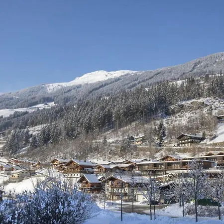 Schoeneben Abben Huette Wald im Pinzgau